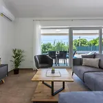 Three Bedroom With Swiming Pool Villa Raša
