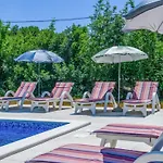 Three Bedroom With Swiming Pool Villa