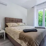 Three Bedroom With Swiming Pool