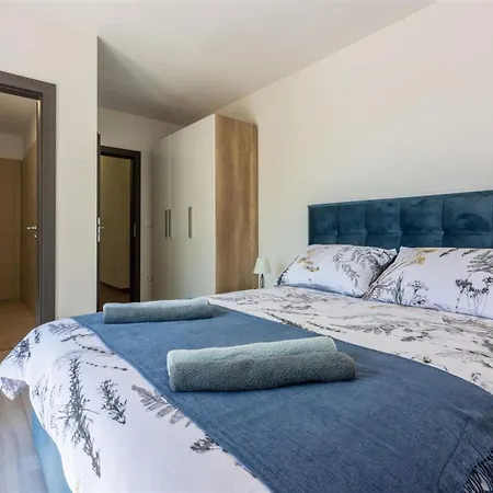Three Bedroom With Swiming Pool فيلة
