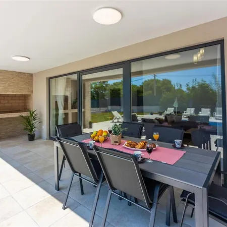 Three Bedroom With Swiming Pool Vila Raša