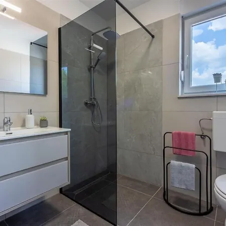 Vila Three Bedroom With Swiming Pool