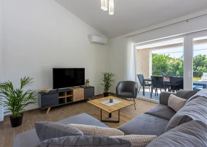 Βίλα Three Bedroom With Swiming Pool *