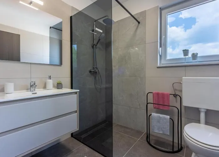 Βίλα Three Bedroom With Swiming Pool