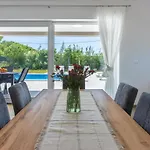 Three Bedroom With Swiming Pool فيلة *