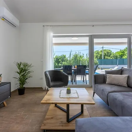 Three Bedroom With Swiming Pool Villa Raša