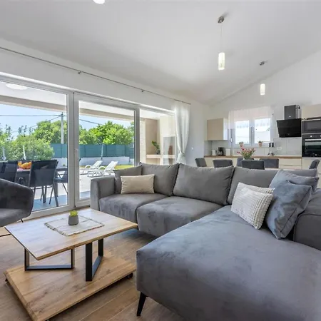 Three Bedroom With Swiming Pool *