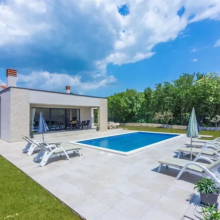 Villa Three Bedroom With Swiming Pool