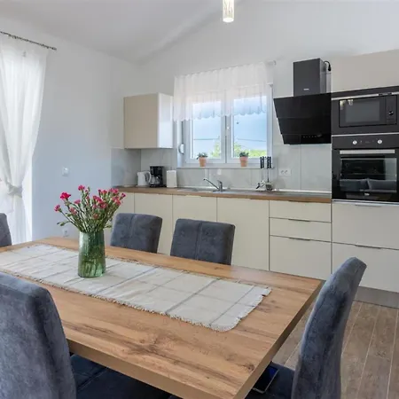 Three Bedroom With Swiming Pool Raša