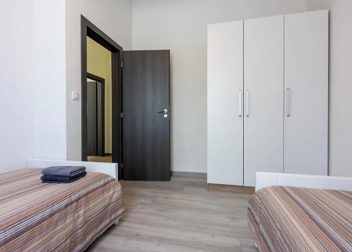 Three Bedroom With Swiming Pool Villa *