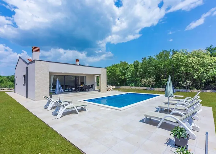 Villa Three Bedroom With Swiming Pool